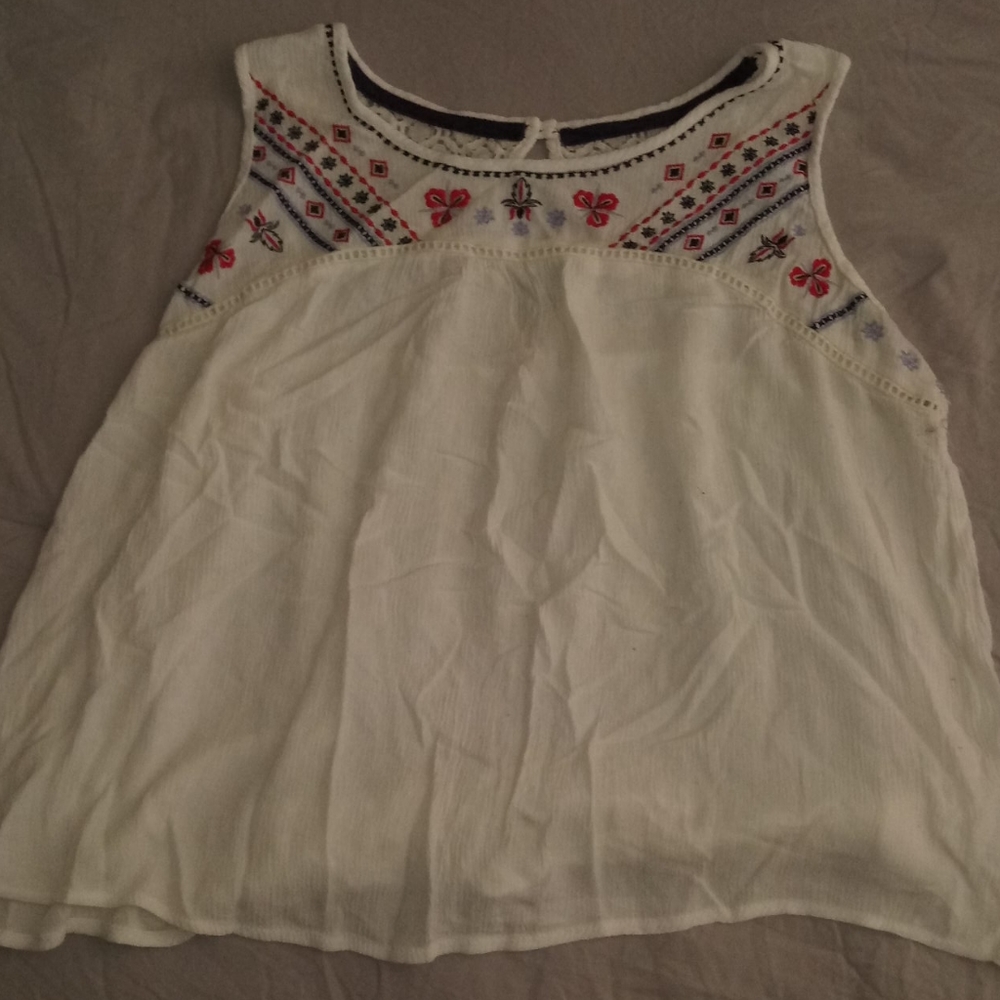 Sleeveless shirt